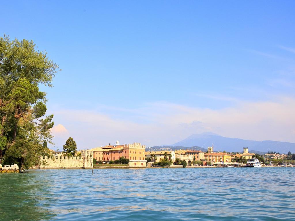 Belvilla By Oyo Enticing Holiday Home With Pool Lazise Zewnętrze zdjęcie